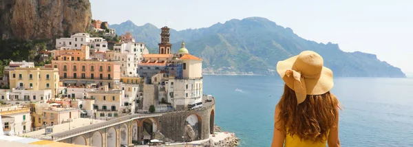 Zomervakantie Italië Panorama Banner Achteraanzicht Van Jonge Vrouw Met Hoed — Stockfoto