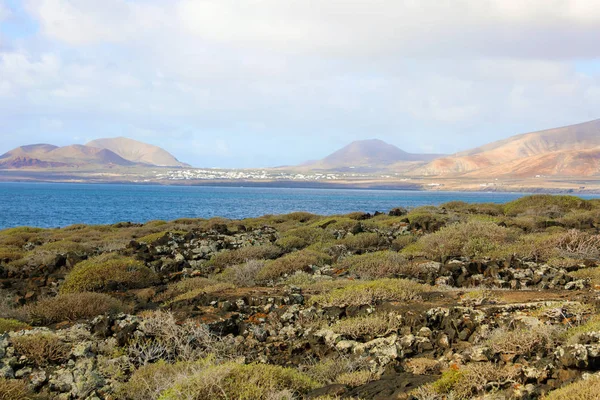 Verzauberte Landschaft Auf Der Insel Lanzarote Mit Steinen Vegetation Und — Stockfoto