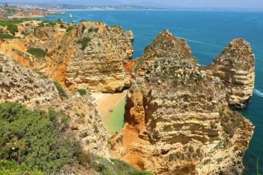 Ponta da Piedade, Lagos, Algarve bölgesi, Portekiz kayalıklarla güzel görünüm