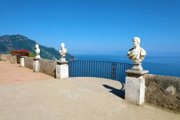 Statue Pietra Sulla Soleggiata Terrazza Dell Infinito Villa Cimbrone Sul — Foto Stock