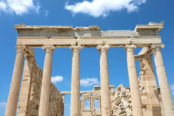 Grekiska Tempelruiner Akropolis Sommardag Aten Grekland — Stockfoto