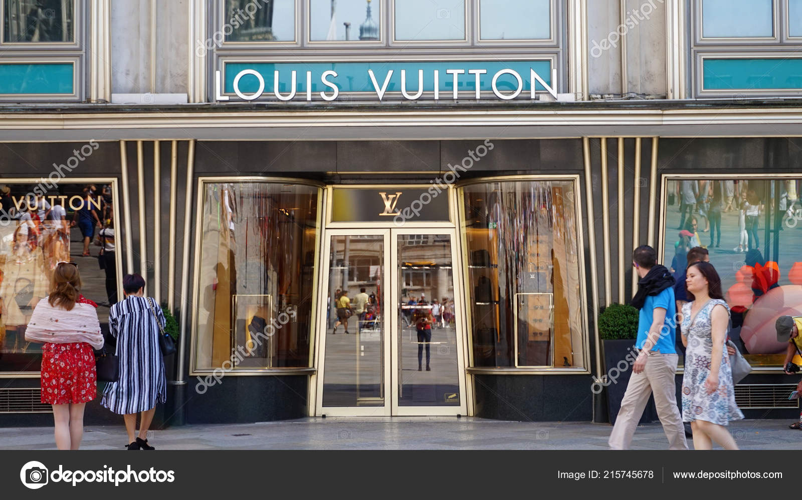 Cologne Germany May 2018 Facade Louis Vuitton Store Tourists Cologne —  Stock Editorial Photo © sergio_pulp #215745678, image size:1600x999