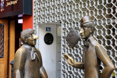 Tunnes und Hnneschen Kukla Tiyatrosu, Köln, Almanya üzerinden iki efsanevi rakamlar Schal heykeli