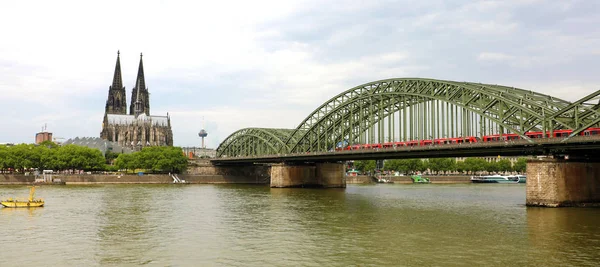 Panoramatický Pohled Kolínská Katedrála Hohenzollern Bridge Vlakem Kolem Kolín Nad — Stock fotografie