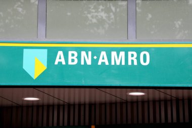 Eindhoven, Hollanda - 5 Haziran 2018: marka logosu Abn Amro banka üzerinde yerel şube Eindhoven, Hollanda
