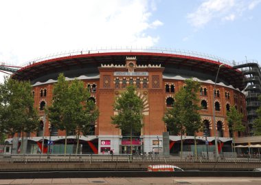 Barcelona, İspanya - 13 Temmuz 2018: Arena de Barcelona alışveriş merkezi içinde eski plaza de toros bullring Barcelona, Catalonia, İspanya olduğunu