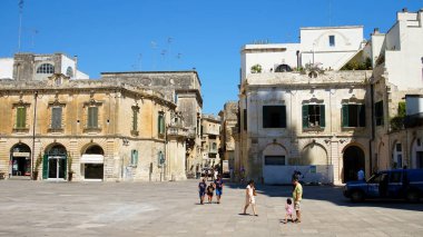 Lecce, İtalya - 2 Ağustos 2017: Piazza del Duomo Meydanı Lecce, Apulia, İtalya