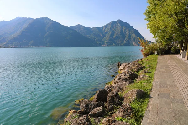Вид Озеро Изео Города Ловере Италия — стоковое фото