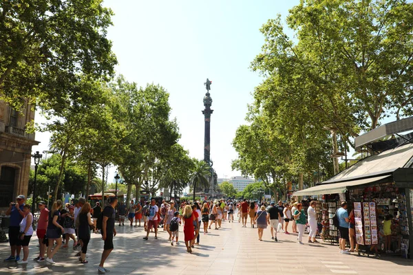 Барселона Испания Июля 2018 Года Люди Идущие Этой Популярной Пешеходной — стоковое фото