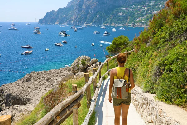 Female Hiker Descent Pathway Spectacular Landscape Capri Naples Italy — Stock Photo, Image