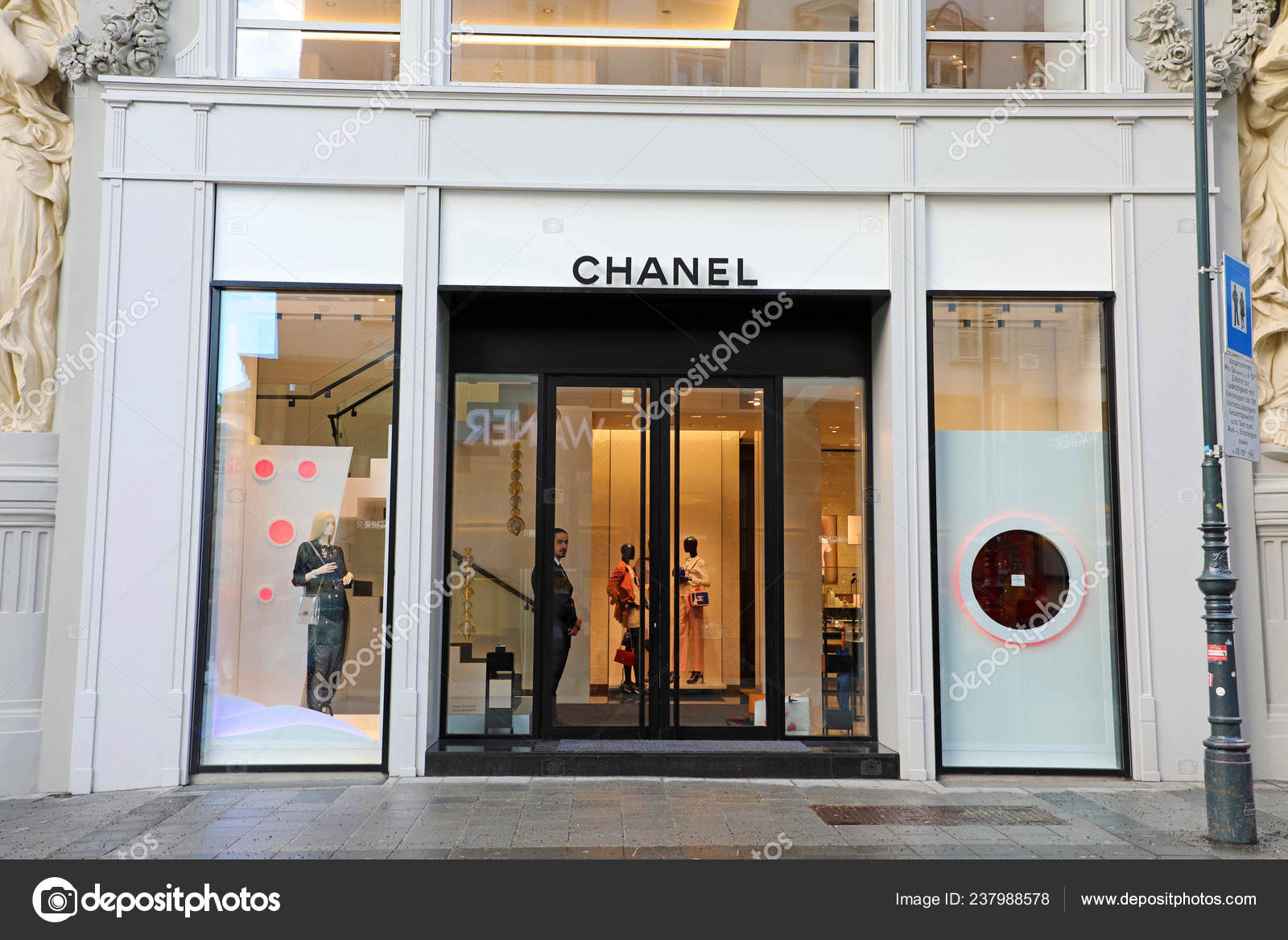 Vienna Austria January 2019 Front Exterior View Chanel Store Vienna – Stock  Editorial Photo © sergio_pulp #237988578