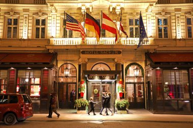 Vienna, Avusturya - 9 Ocak 2019: Ünlü Hotel Sacher, giriş