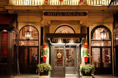 Vienna, Avusturya - 9 Ocak 2019: Ünlü Hotel Sacher, giriş