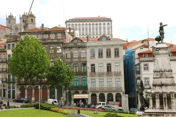 Porto Portugal Junho 2018 Casas Porto Com Catedral Estátua Infante — Fotografia de Stock