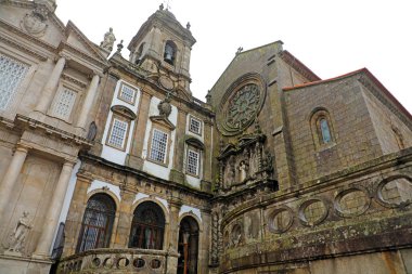 Aziz Francis Kilisesi (Igreja de Sao Francisco) Porto, Portekiz en önemli Gotik anıtıdır. Bu Porto Unesco tarafından dünya mirası ilan tarihi merkezinde yer almaktadır