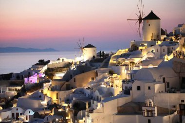 Muhteşem pitoresk köy, Oia Santorini Adası gece, Yunanistan