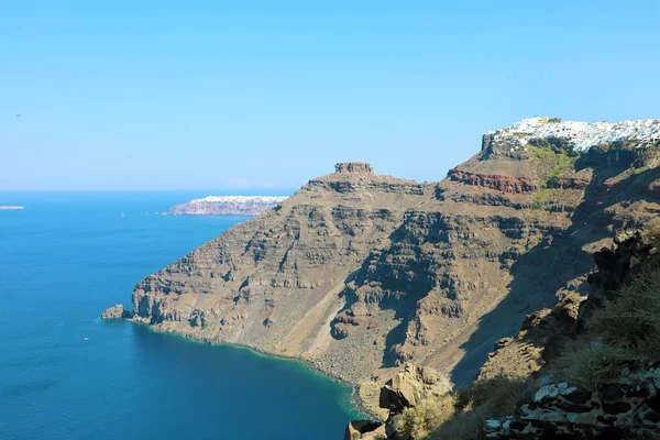 Vista Das Encostas Camadas Rocha Vulcânica Com Cidade Topo Santorini — Fotografia de Stock