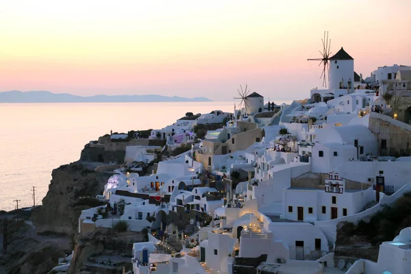 Skvělé Malebné Vesničce Oia Ostrově Santorini Při Západu Slunce Řecko — Stock fotografie