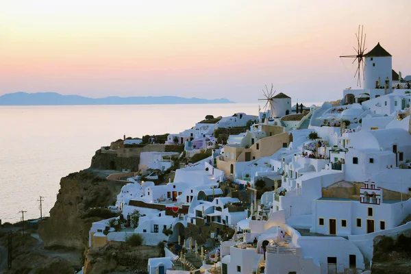 Skvělé Malebné Vesničce Oia Ostrově Santorini Při Západu Slunce Řecko — Stock fotografie