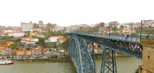 Vista aérea panorâmica da Ponte Dom Luis no Porto em uma bela — Fotografia de Stock