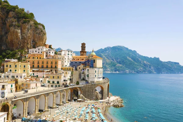 Splendida vista sul paese di Atrani, Costiera Amalfitana, Italia — Foto Stock