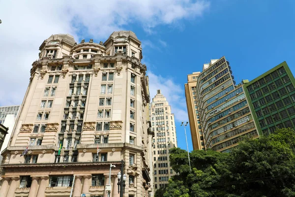 Centro de São Paulo com Tribunal de Segunda Instância e enterros modernos em São Paulo — Fotografia de Stock