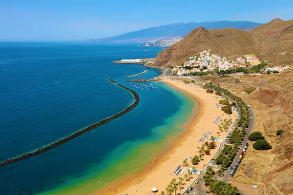 Vista panorâmica da aldeia de San Andres e da Praia Las Teresitas, Tenerife, Espanha — Fotografia de Stock