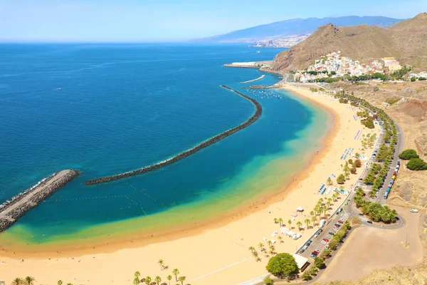 Vista panorâmica da aldeia de San Andres e da Praia Las Teresitas, Tenerife, Espanha — Fotografia de Stock
