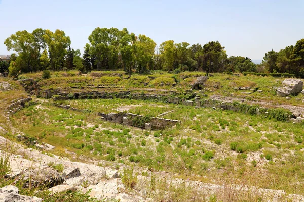 Ruïnes van het Romeinse amfitheater van Syracuse (Siracusa), op het eiland Sicilië, Italië — Stockfoto