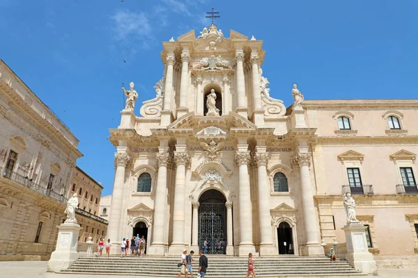 Syracuse, Italië-22 juni 2019: de kathedraal van Syracuse in Siciliy, een UNESCO-werelderfgoedlocatie in Italië — Stockfoto