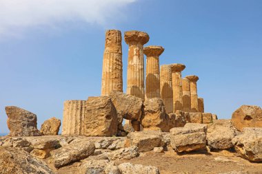Agrigento Tapınaklar Ünlü antik Vadisi'nde Herakles sütunları Harap Tapınağı, Sicilya, İtalya. Unesco Dünya Mirası.