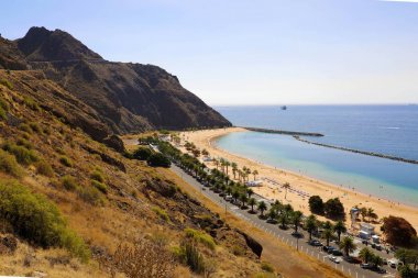 Las Teresitas Plajı'nın panoramik manzarası, Tenerife, İspanya