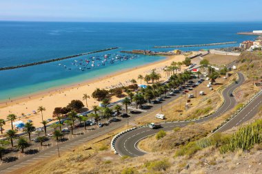 Las Teresitas Plajı'nın panoramik manzarası, Tenerife, İspanya