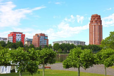 Frankfurt Main green park and cityscape, Almanya