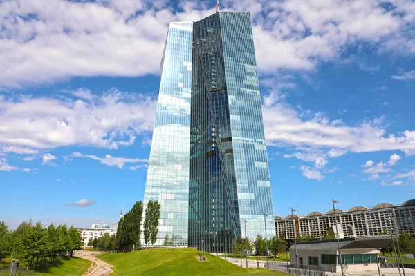 Frankfurt, Tyskland-1 juni 2019: säte för Europeiska central banken i Frankfurt, Tyskland — Stockfoto