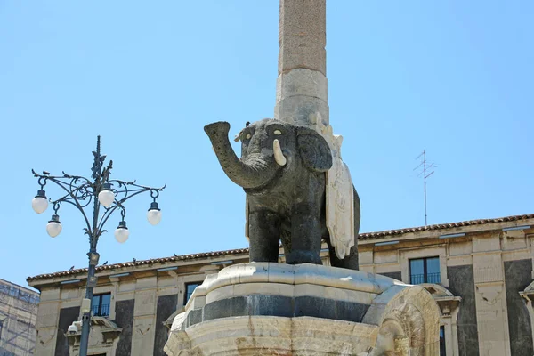 Elefantensäule Statue Symbol der Stadt Catania in Sizilien, Italien — Stockfoto