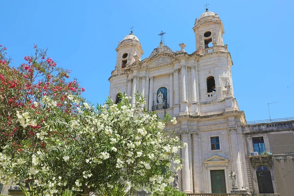 San Francesco d'Assisi all'Immacolata Kościół z selektywnej focu — Zdjęcie stockowe