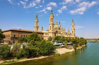Zaragoza' daki Sütun ve Ebro Nehri Leydisi Bazilikası Katedrali, İspanya