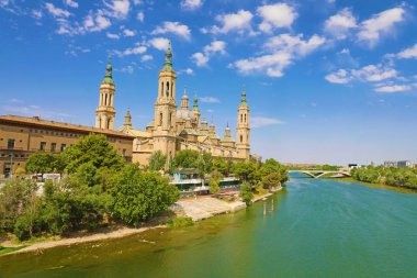Zaragoza' daki Sütun ve Ebro Nehri Leydisi Bazilikası Katedrali, İspanya