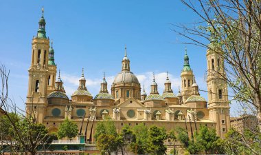 Sütunun Hanımı'nın Bazilikası, tarihte Meryem'e adanmış ilk kilise olarak bilinir, Zaragoza, İspanya