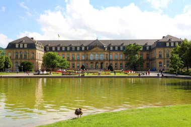Stuttgart, Almanya - 12 Haziran 2019: Oberer Schlossgarten parkında Baden-Wuerttemberg Maliye Bakanlığı, Stuttgart, Almanya