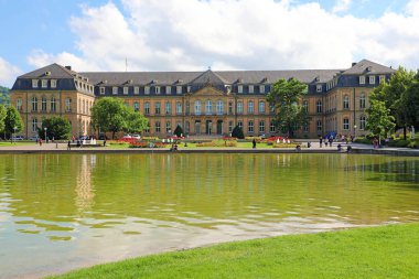 Stuttgart, Almanya - 12 Haziran 2019: Oberer Schlogarten parkında Baden-Wuerttemberg Maliye Bakanlığı, Stuttgart, Almanya 