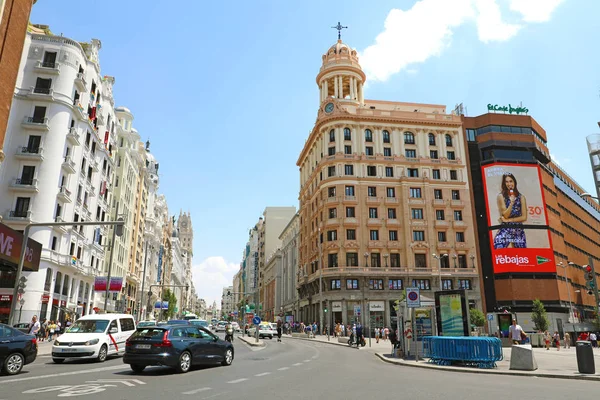 MADRID, ESPANHA - JULHO 2, 2019: Gran Via Avenue Cityscape Madrid, Espanha — Fotografia de Stock