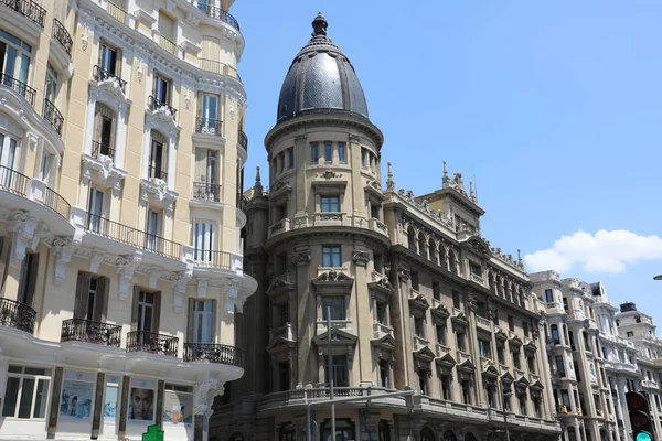 MADRID, ESPANHA - JULHO 2, 2019: Gran Via Avenue Cityscape Madrid, Espanha — Fotografia de Stock