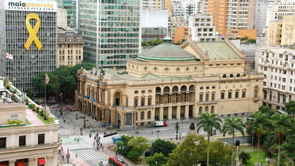 SAO PAULO, BRASIL - 15 de maio de 2019: paisagem urbana com Teatro Municipal de São Paulo, Brasil — Fotografia de Stock