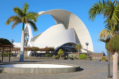 Tenerife, İspanya - 26 Mayıs 2019: Tenerife Oditoryumu mimar Santiago Calatrava tarafından tasarlandı.
