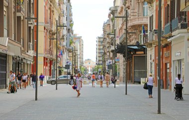 Bari, İtalya - 28 Temmuz 2019: Bari Corso Cavour Avenue Teatro Margherita tiyatrosugörünümü, İtalya
