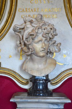 Roma, İtalya - 6 Nisan 2016: Medusa büstü, Capitoline Müzeleri'nde Bernini'nin mermerden çalışması, Roma, İtalya