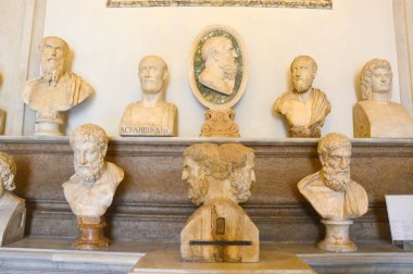 Roma, İtalya - 6 Nisan 2016: Filozoflar Salonu, Palazzo Nuovo, Capitoline Müzeleri, Roma, İtalya