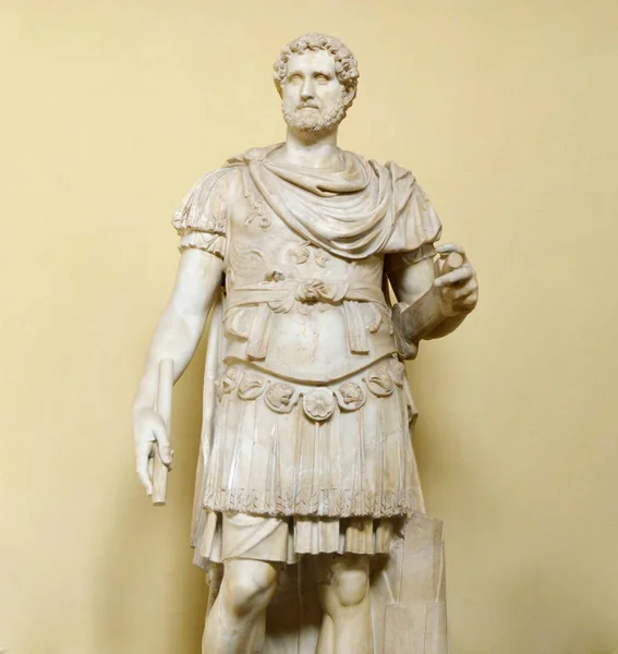 Vaticaanstad-5 april 2016: standbeeld van de Romeinse keizer Antoninus Pius in de Vaticaanse musea. — Stockfoto